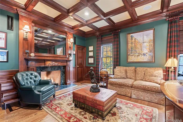 $5,700,000 | 6 La Colline Drive, Mill Neck, NY 11765