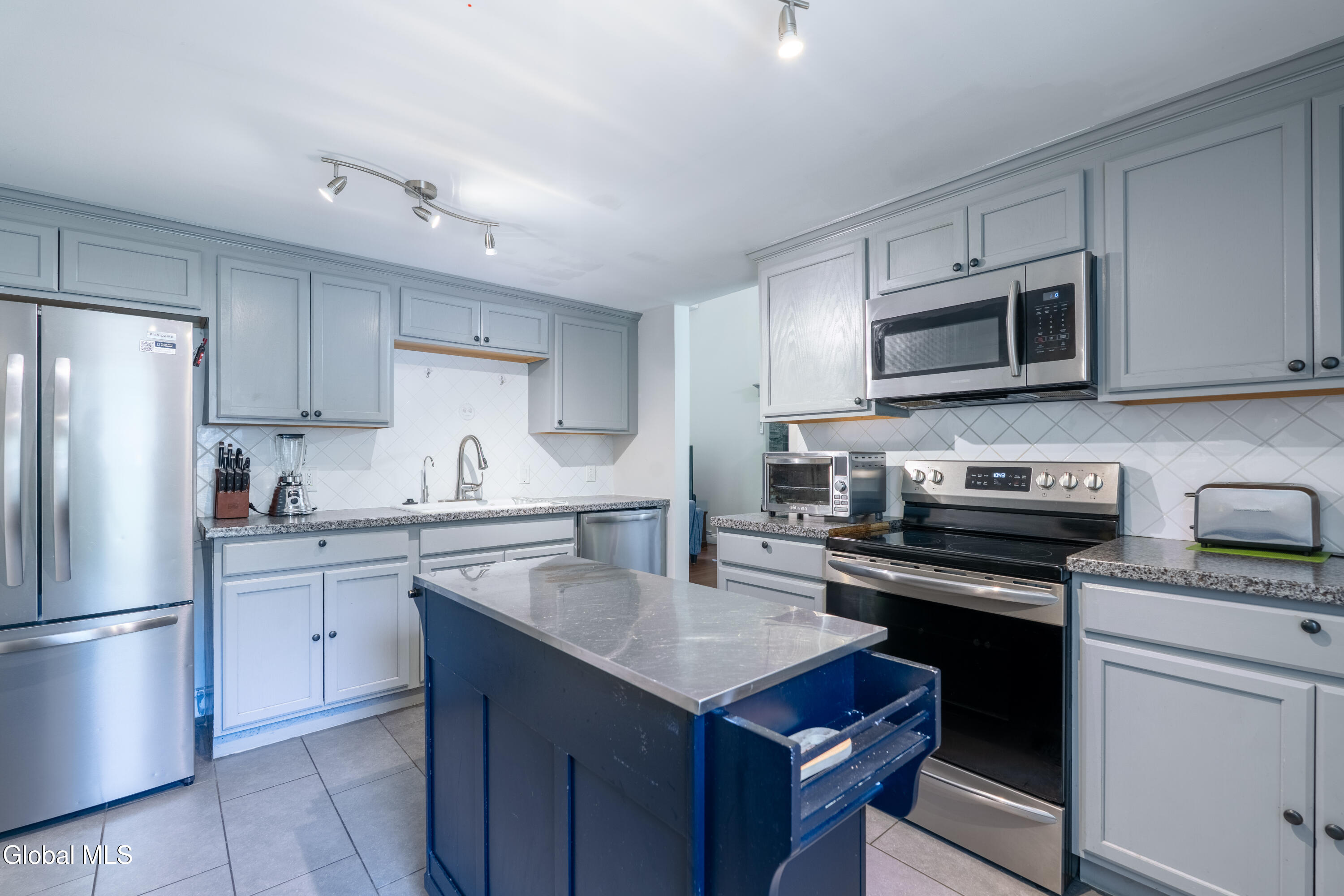 150 Thimbleberry Road Malta, NY 12020 - Photo 11 of 34 150 Thimbleberry-3