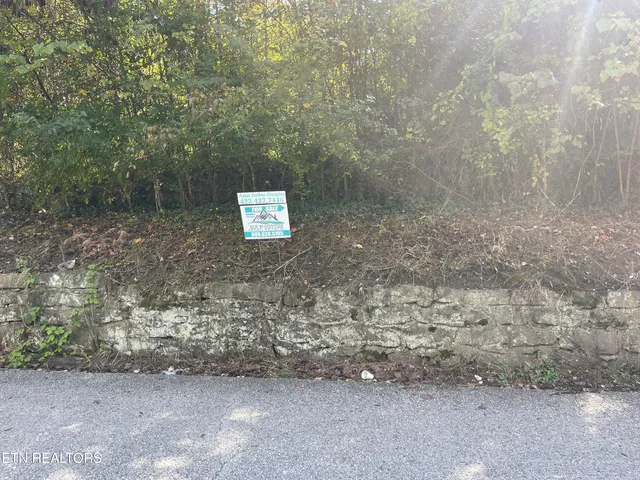 $26,499 | 132 Church Street, Jellico, TN 37762