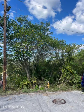 $26,499 | 132 Church Street, Jellico, TN 37762