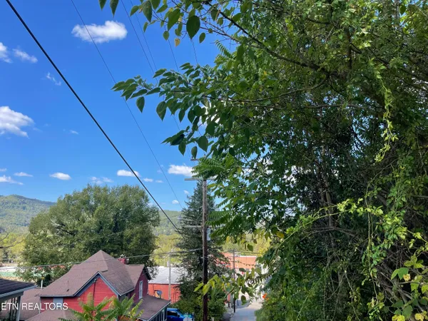 $26,499 | 132 Church Street, Jellico, TN 37762