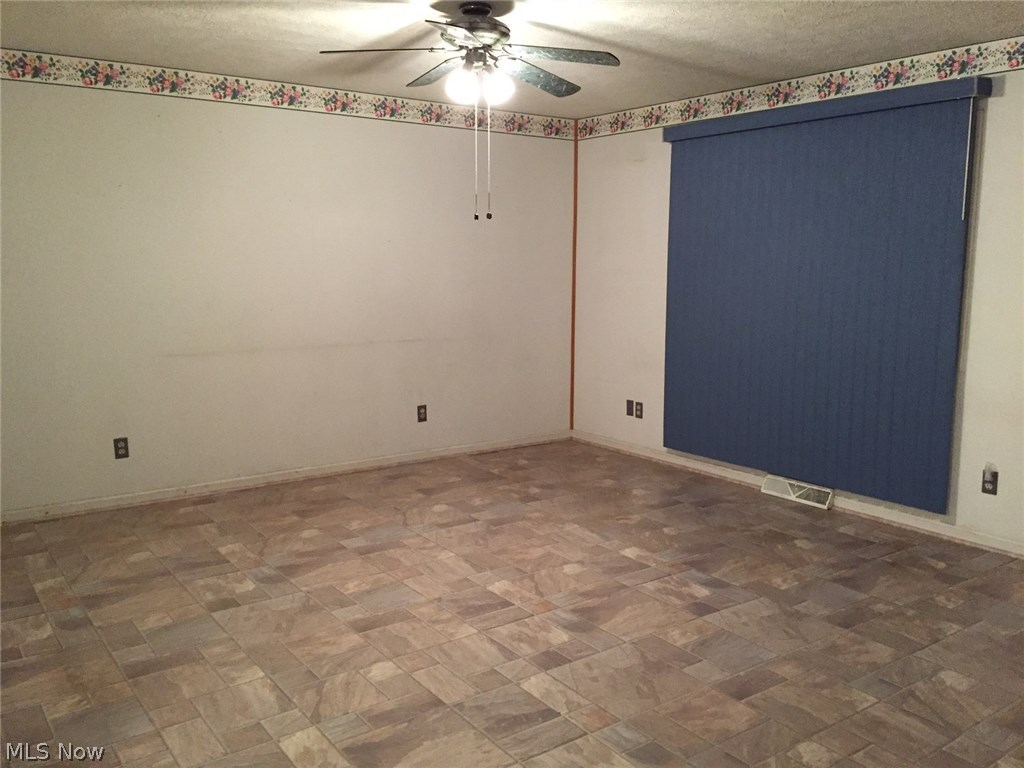 52625 Farmington Road Bridgeport, OH 43912 - Photo 5 of 12 Gallery Image 5