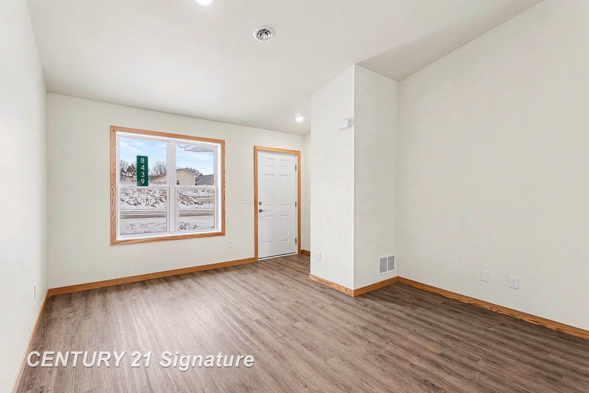 8487 North River Road Freeland, MI 48623 - Photo 5 of 27
