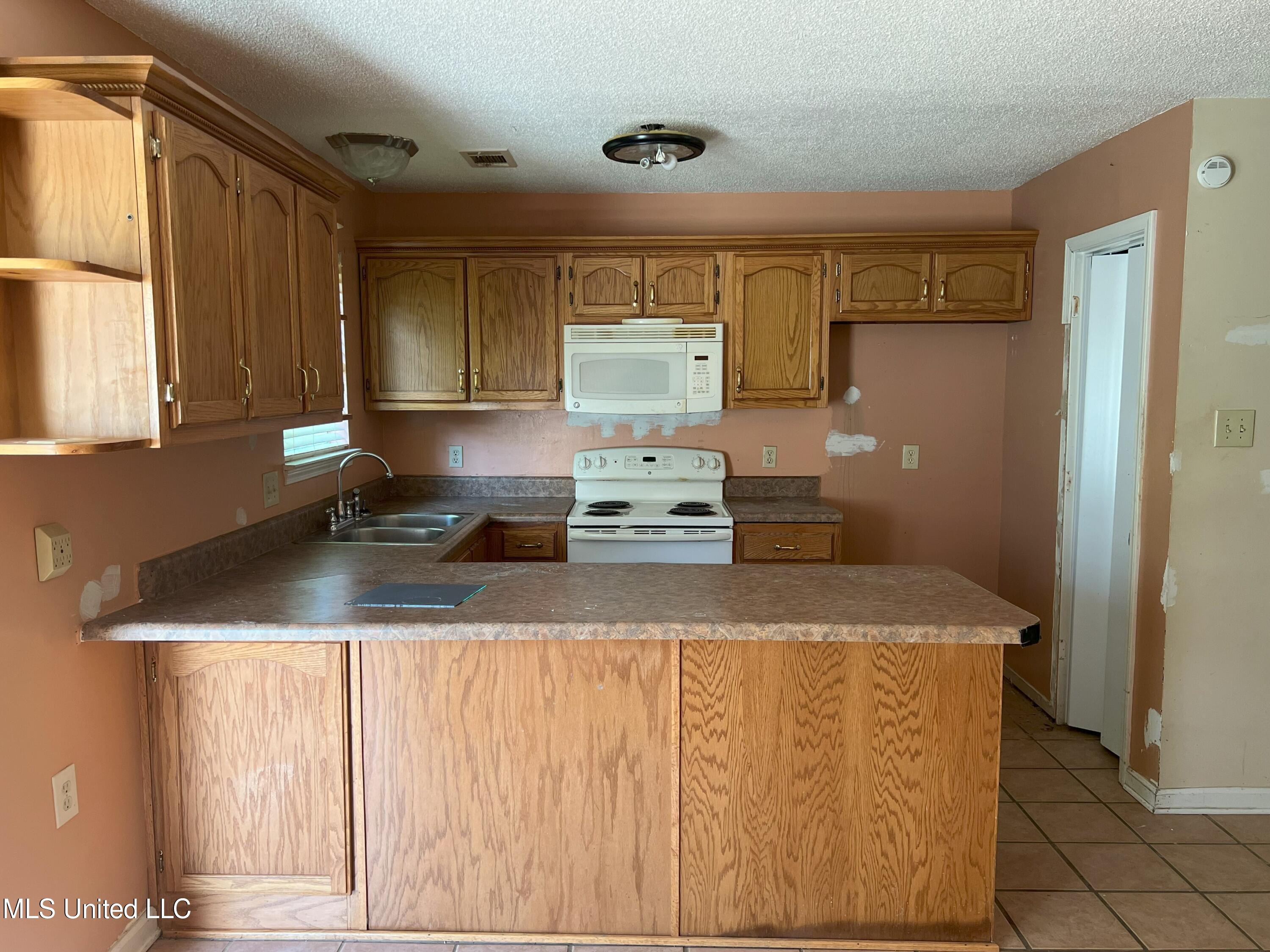 365 Matthews Corner Road Byhalia, MS 38611 - Photo 4 of 15 kitchen