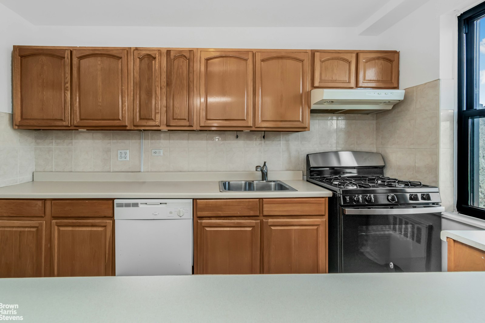 3840 Greystone Avenue, Unit 5L Bronx, NY 10463 - Photo 31 of 41 a kitchen with stainless steel appliances granite countertop a stove and a sink