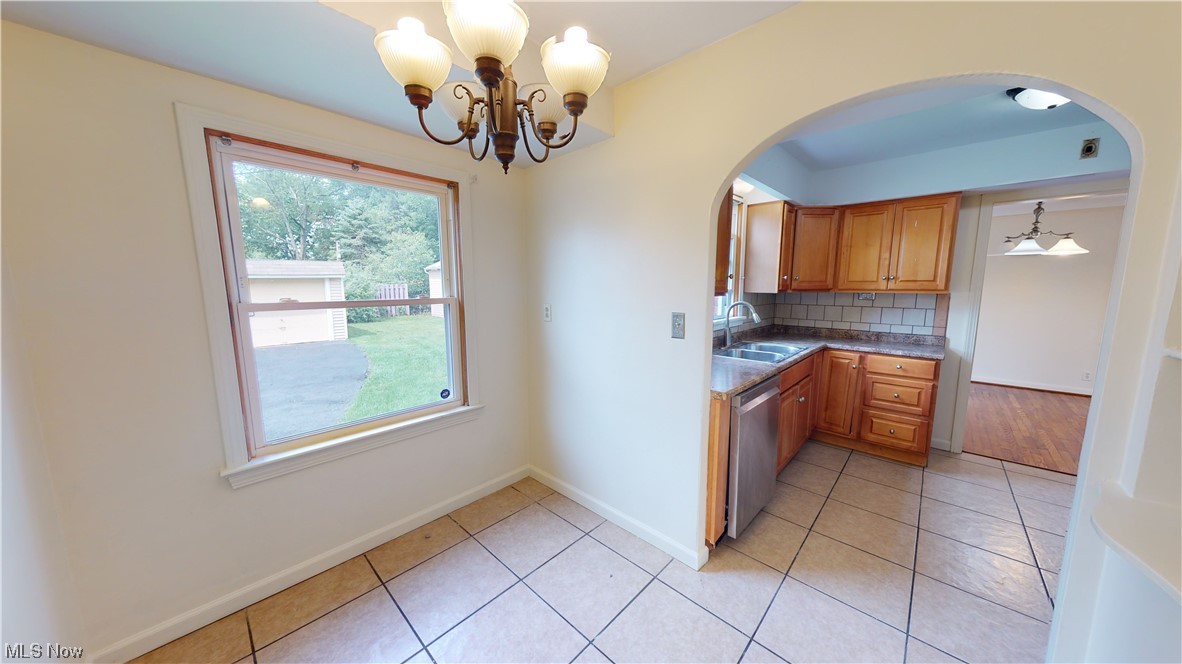 2176 Fenwick Road University Heights, OH 44118 - Photo 9 of 34