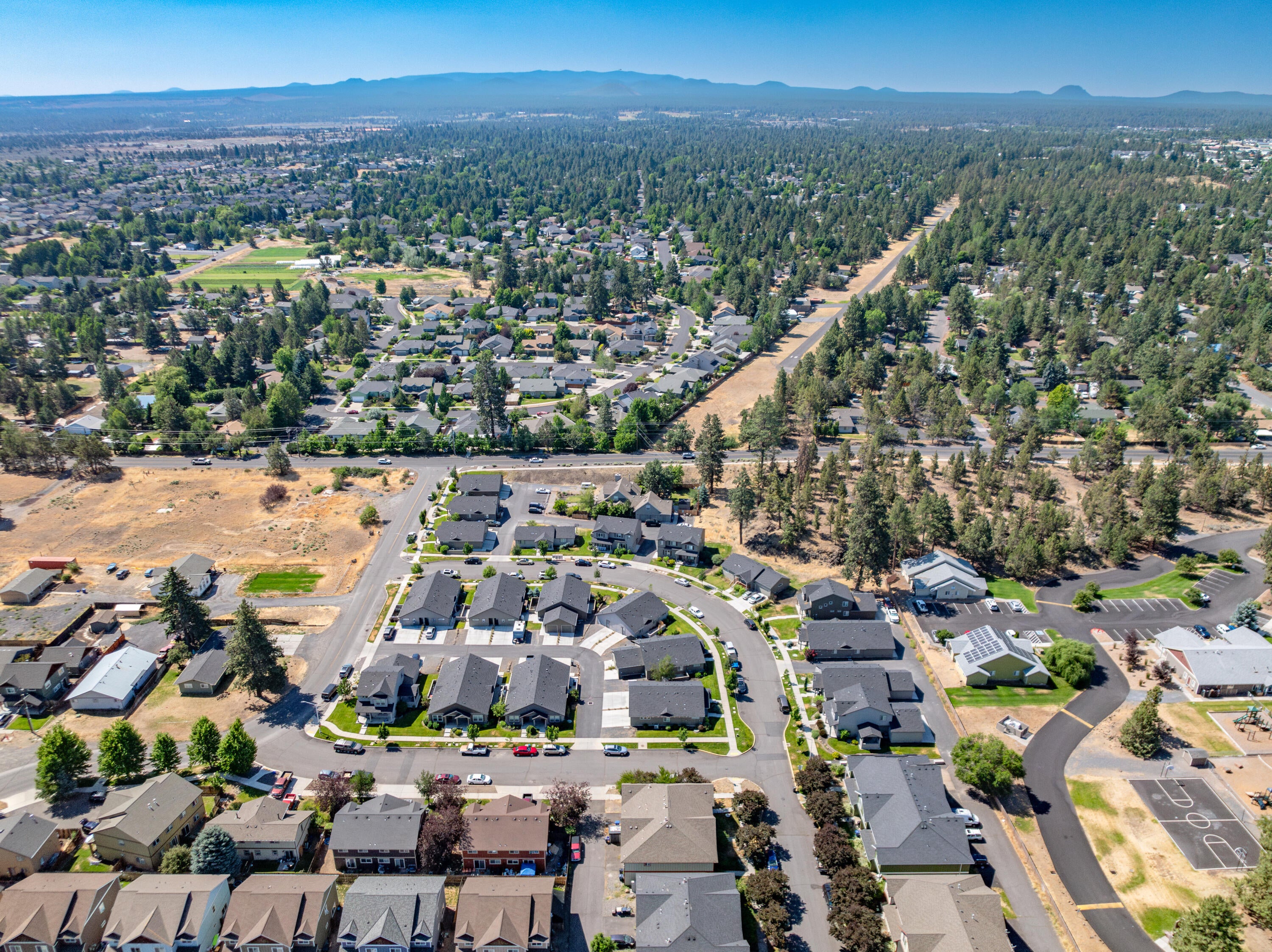 62017 Dean Swift Road Bend, OR 97701 - Photo 4 of 10 Clarendon Place 5