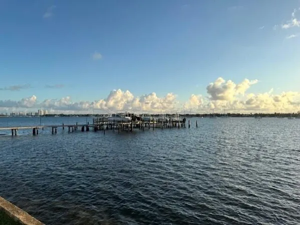 $1,975 | 4802 North Flagler Drive, Unit 2, West Palm Beach, FL 33407