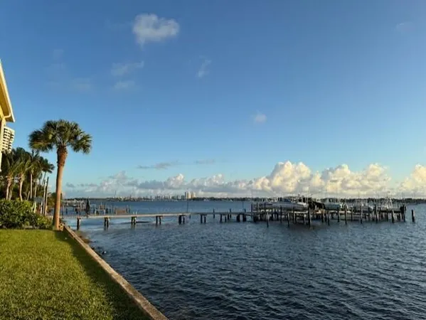 $1,975 | 4802 North Flagler Drive, Unit 2, West Palm Beach, FL 33407