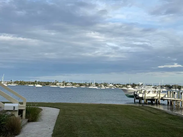 $1,975 | 4802 North Flagler Drive, Unit 2, West Palm Beach, FL 33407