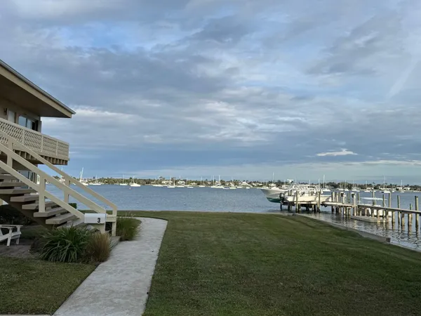 $1,975 | 4802 North Flagler Drive, Unit 2, West Palm Beach, FL 33407