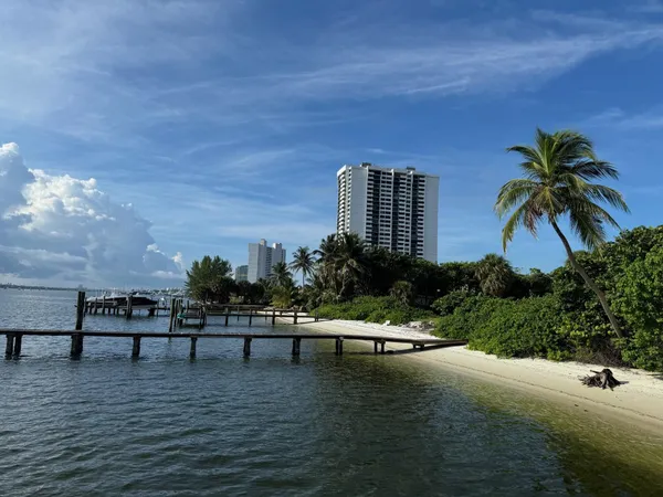 $1,975 | 4802 North Flagler Drive, Unit 2, West Palm Beach, FL 33407