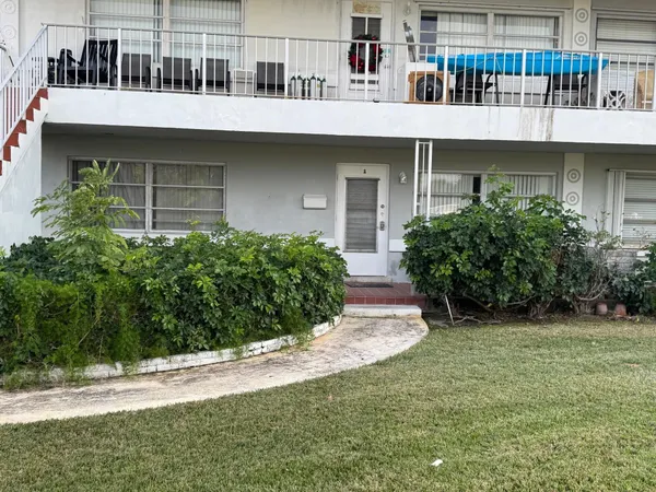 $1,975 | 4802 North Flagler Drive, Unit 2, West Palm Beach, FL 33407