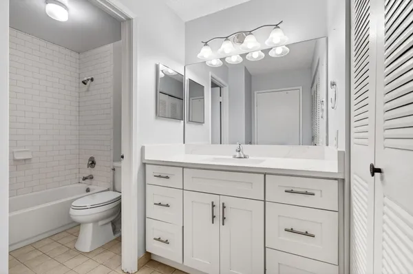 $2,200 | 157 Yacht Club Way, Unit 303, Hypoluxo, FL 33462