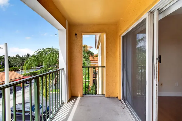 $2,200 | 157 Yacht Club Way, Unit 303, Hypoluxo, FL 33462