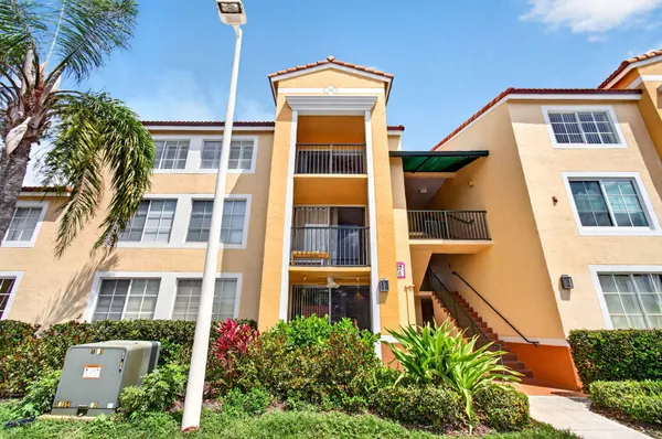$2,200 | 157 Yacht Club Way, Unit 303, Hypoluxo, FL 33462