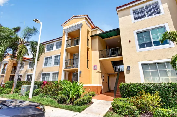 $2,200 | 157 Yacht Club Way, Unit 303, Hypoluxo, FL 33462