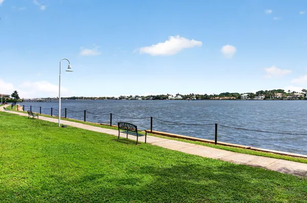 $2,200 | 157 Yacht Club Way, Unit 303, Hypoluxo, FL 33462