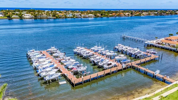 $2,200 | 157 Yacht Club Way, Unit 303, Hypoluxo, FL 33462