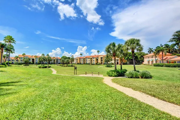 $2,200 | 157 Yacht Club Way, Unit 303, Hypoluxo, FL 33462