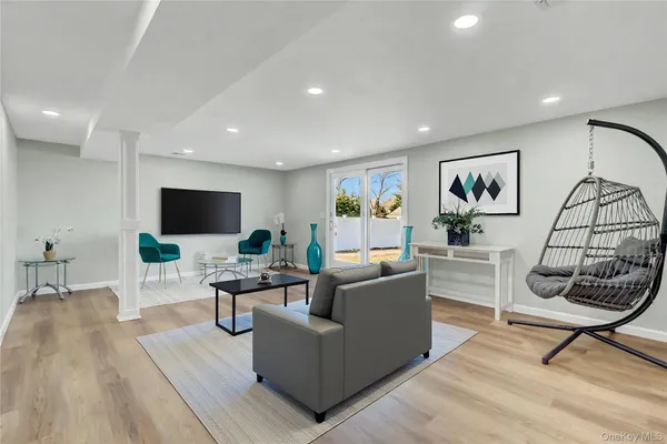 $975,000 | 116 Southern Boulevard, Hauppauge, NY 11788