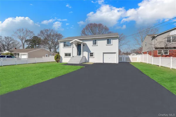 $975,000 | 116 Southern Boulevard, Hauppauge, NY 11788