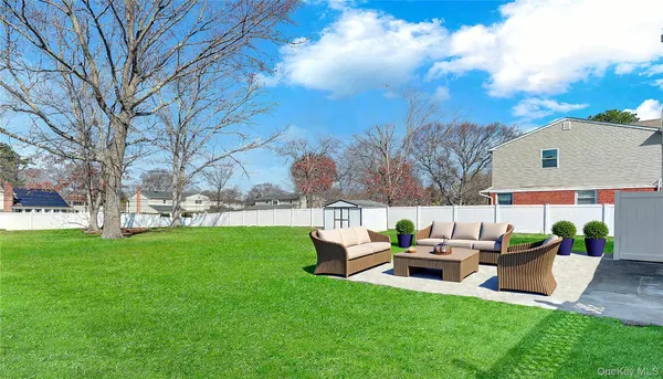 $975,000 | 116 Southern Boulevard, Hauppauge, NY 11788
