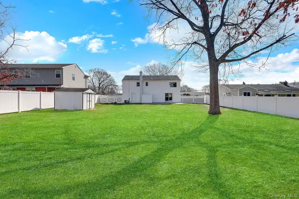 $975,000 | 116 Southern Boulevard, Hauppauge, NY 11788