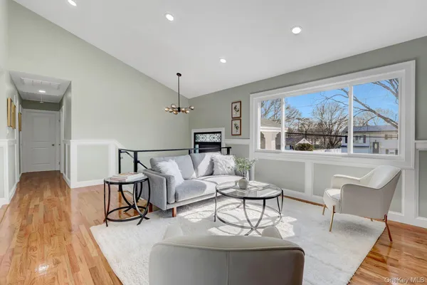 $975,000 | 116 Southern Boulevard, Hauppauge, NY 11788