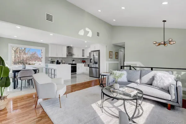 $975,000 | 116 Southern Boulevard, Hauppauge, NY 11788