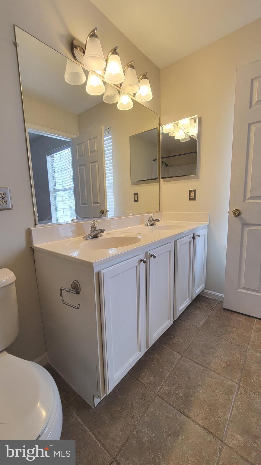 45495 Baggett Terrace Sterling, VA 20166 - Photo 18 of 24 Master bathroom