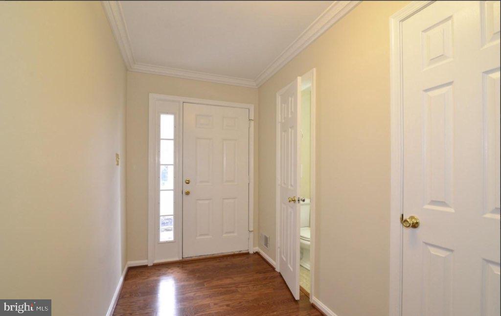 45495 Baggett Terrace Sterling, VA 20166 - Photo 2 of 24