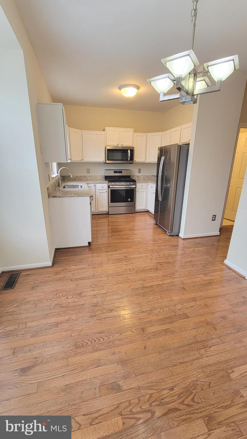 45495 Baggett Terrace Sterling, VA 20166 - Photo 9 of 24 SS kitchen appliances and granite countertops