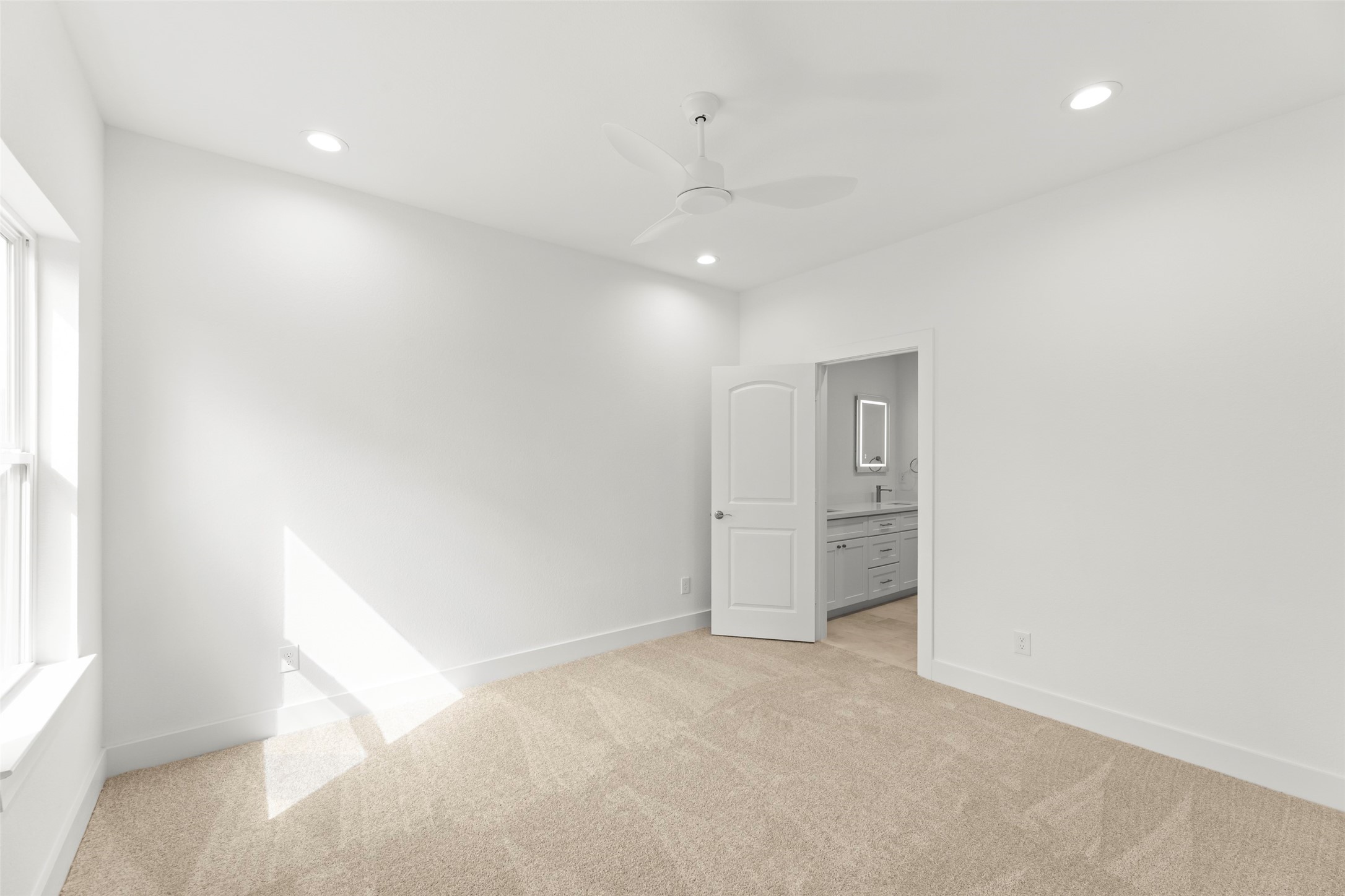 1475 Ferguson Way Houston, TX 77088 - Photo 8 of 28