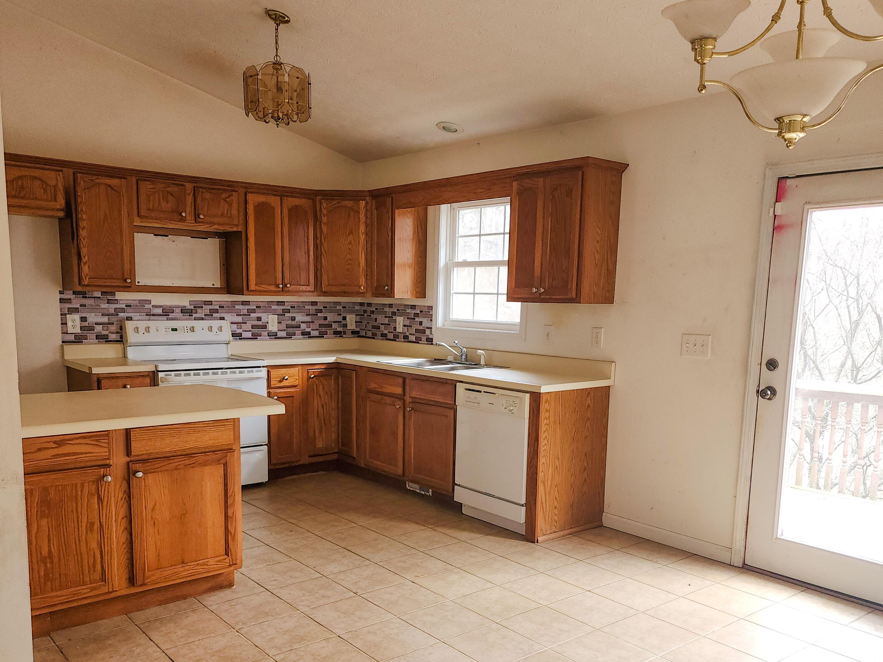 168 Whispering Ridges Road Greeneville, TN 37743 - Photo 3 of 9 168 Whispering Ridges (11)