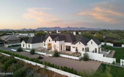 $5,994,998 | 10229 North 64th Street, Paradise Valley, AZ 85253