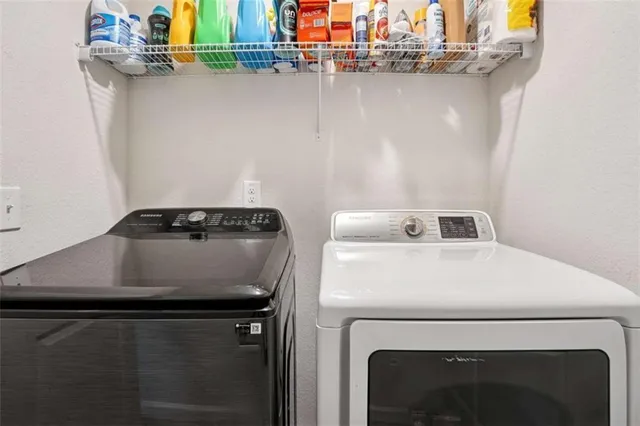 a close up view of washer and dryer