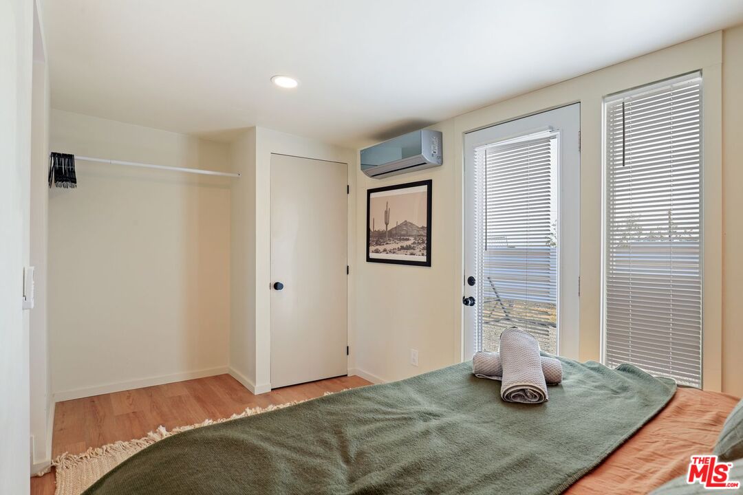 6763 Sunset Road Joshua Tree, CA 92252 - Photo 17 of 31 a view of a livingroom with furniture