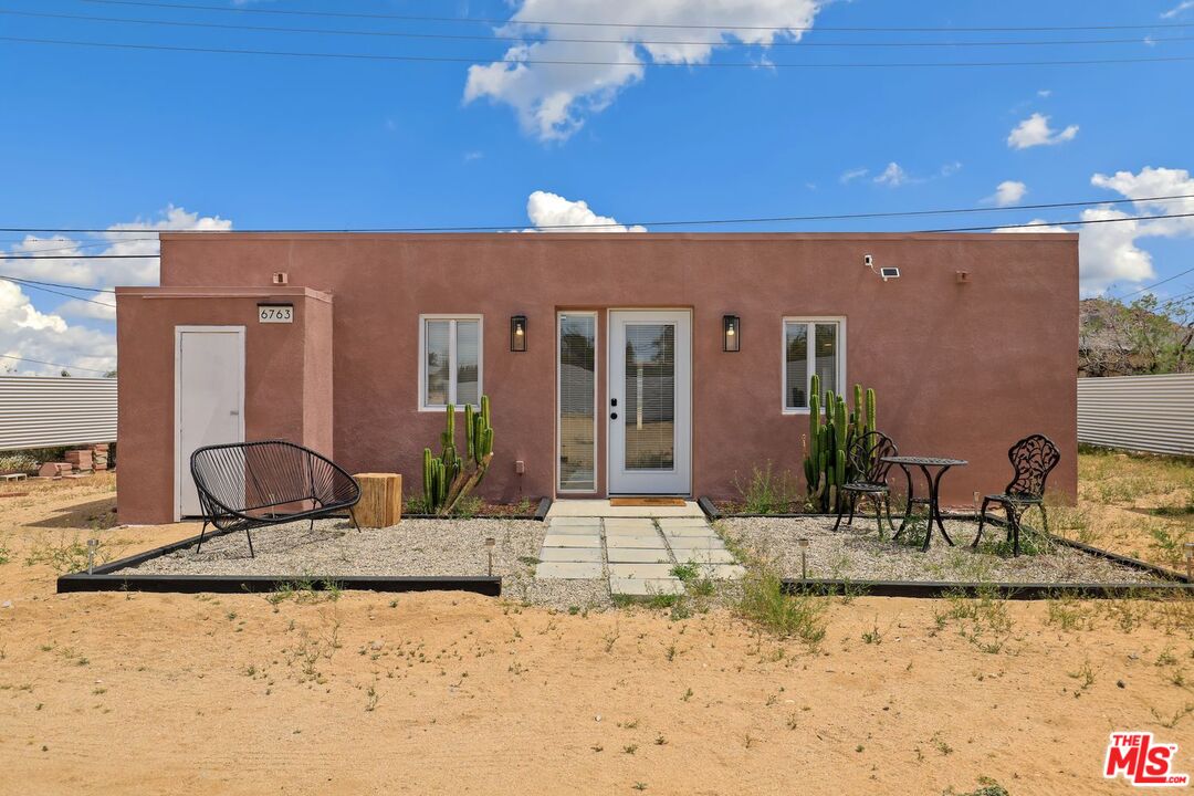 6763 Sunset Road Joshua Tree, CA 92252 - Photo 19 of 31 a view of living room kitchen