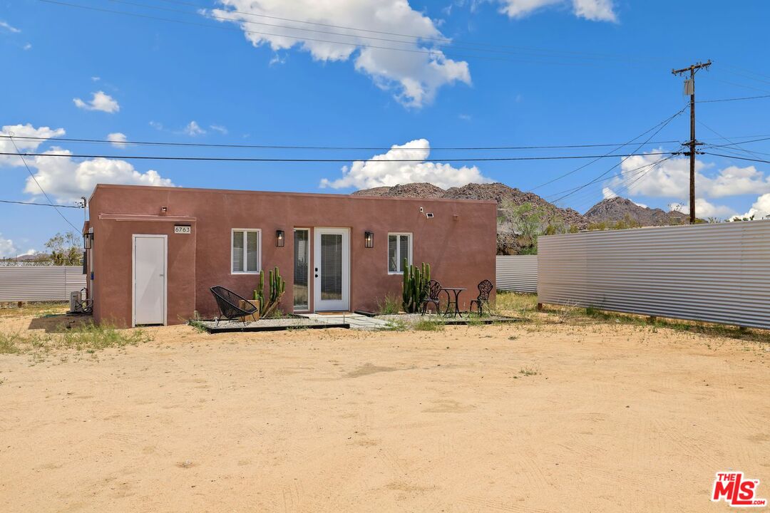6763 Sunset Road Joshua Tree, CA 92252 - Photo 30 of 31 a view of a house with a snow in the yard