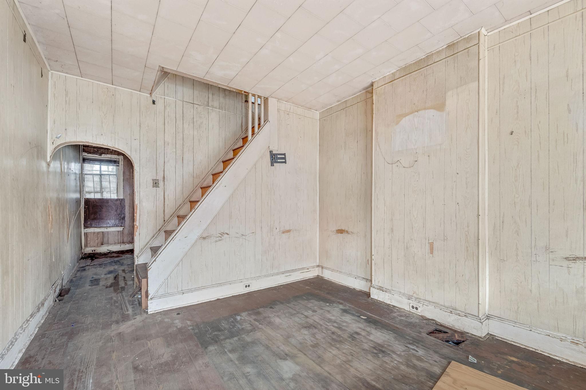 839 Spruce Street Camden, NJ 08103 - Photo 3 of 15 a view of entryway