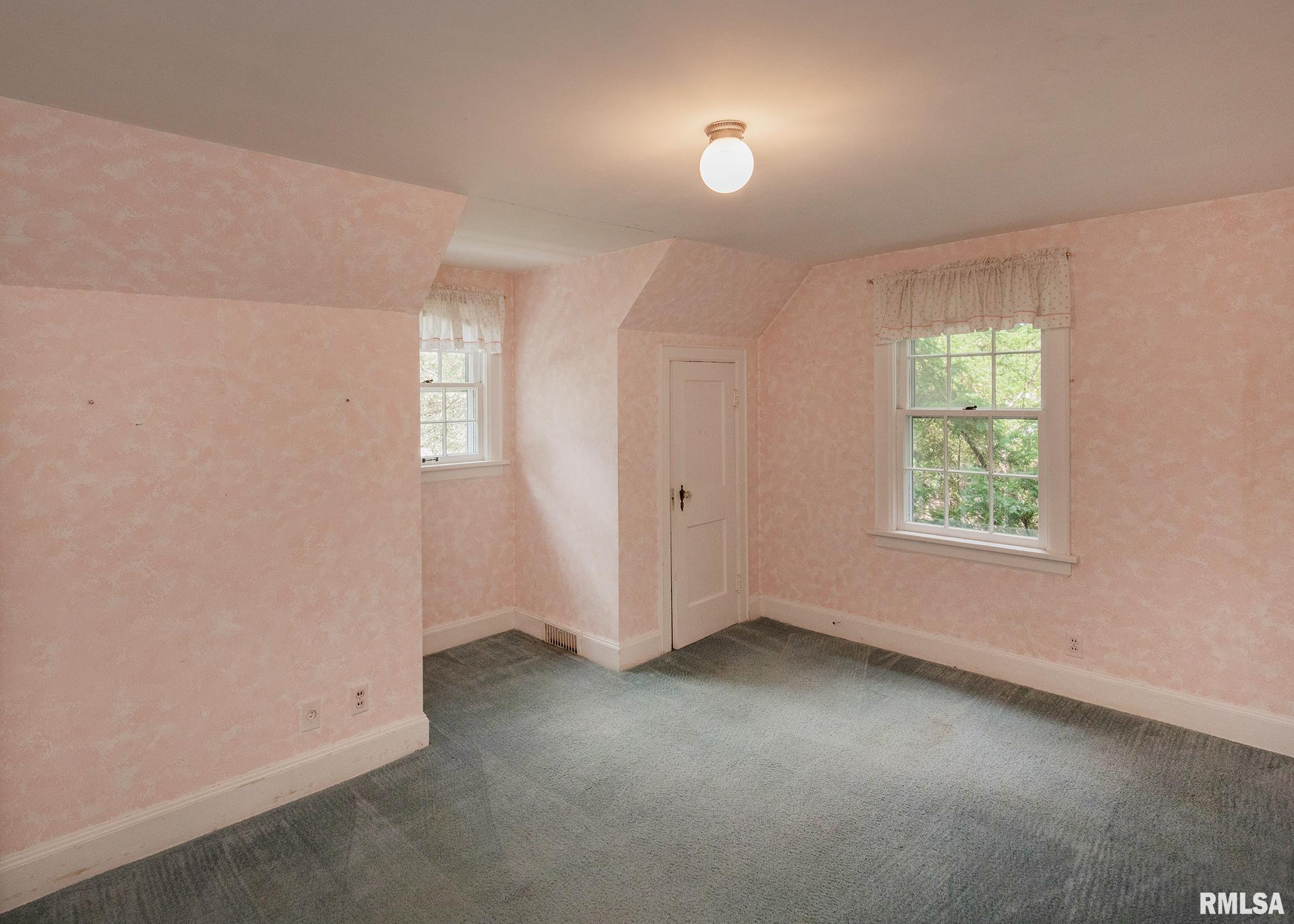3115 Middle Road Davenport, IA 52803 - Photo 21 of 29 Gallery Image 21