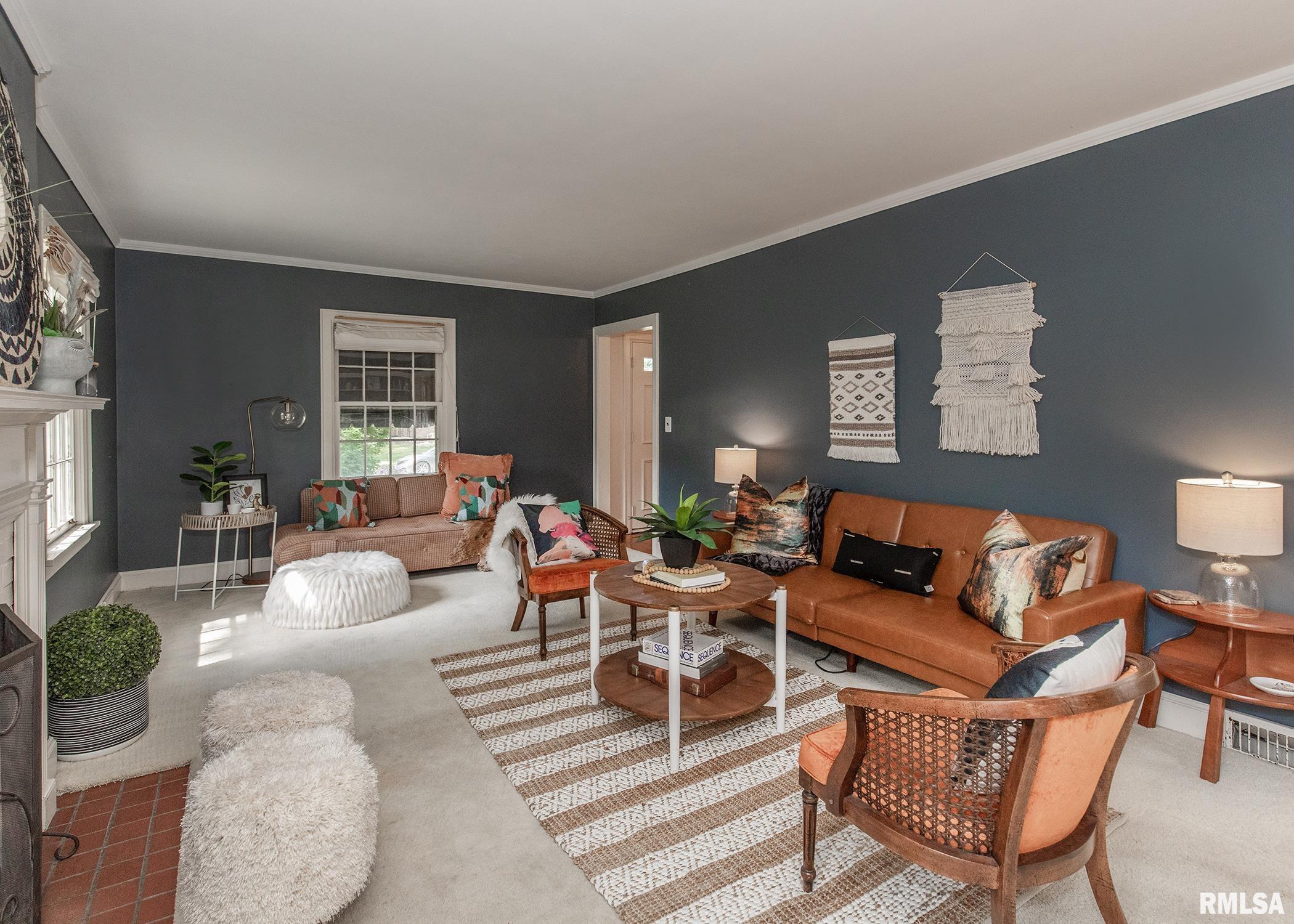 3115 Middle Road Davenport, IA 52803 - Photo 4 of 29 Gallery Image 4