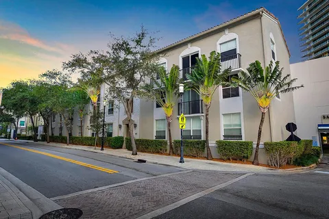 $399,000 | 560 South Sapodilla Avenue, Unit 302, West Palm Beach, FL 33401