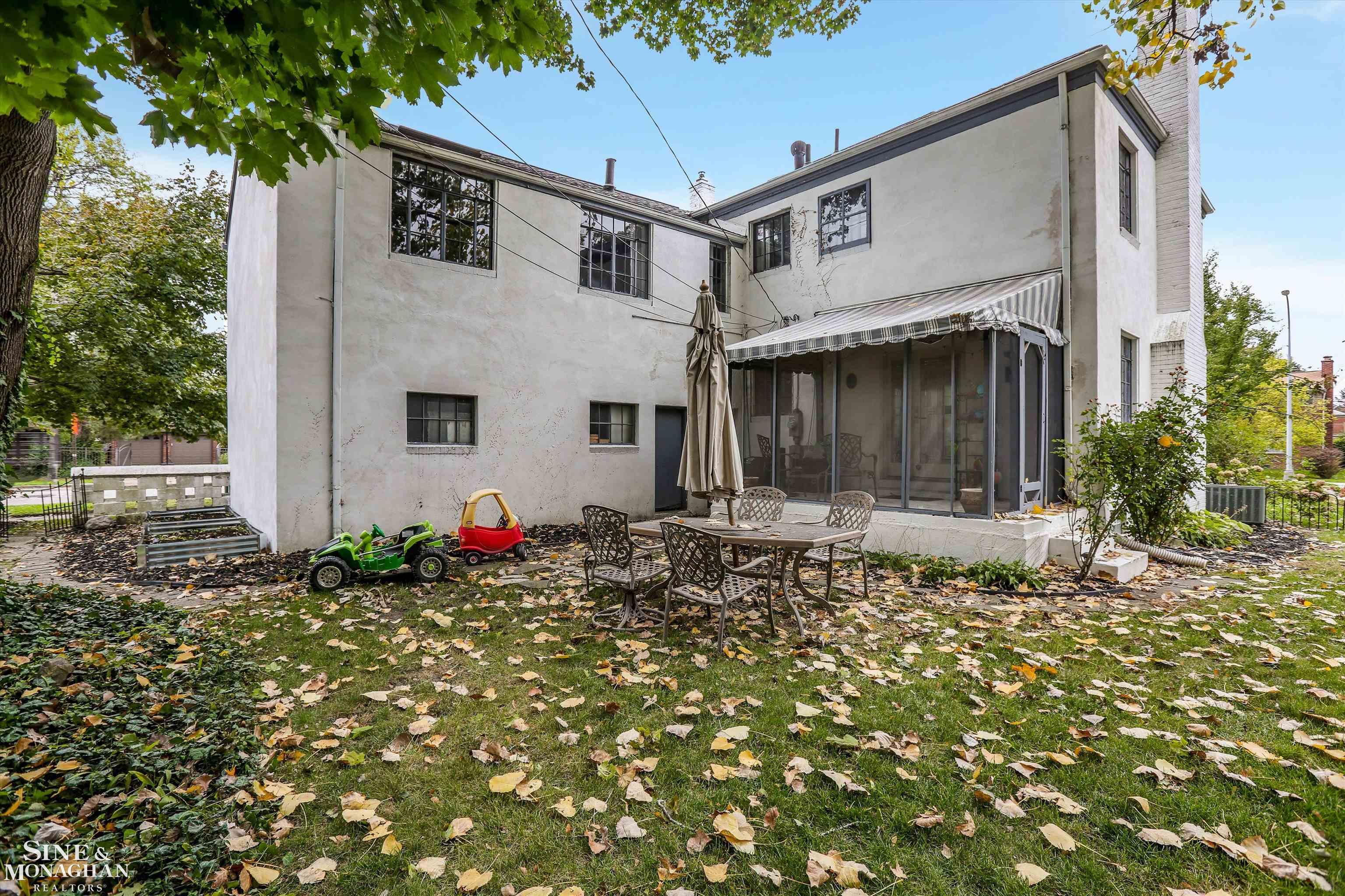 1204 Bishop Road Grosse Pointe, MI 48230 - Photo 36 of 47 50127152-35.JPG
