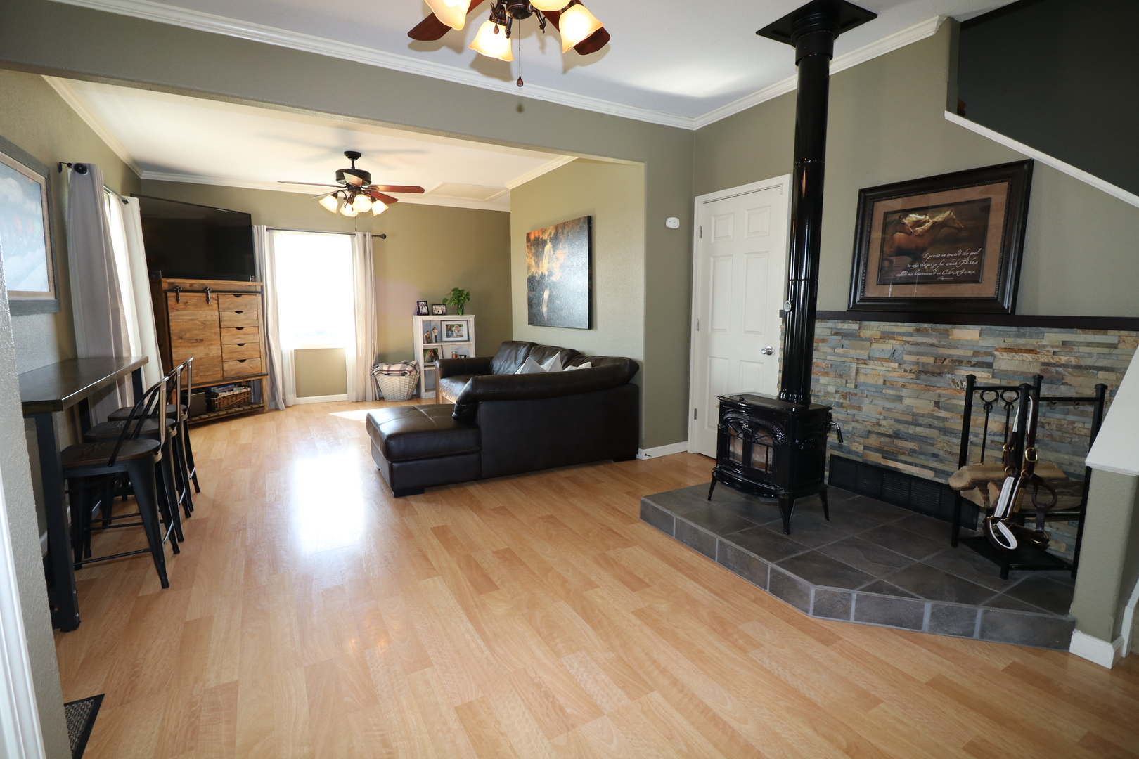 10942 Meridian Road Beason, IL 62512 - Photo 6 of 21 a living room with furniture and a flat screen tv