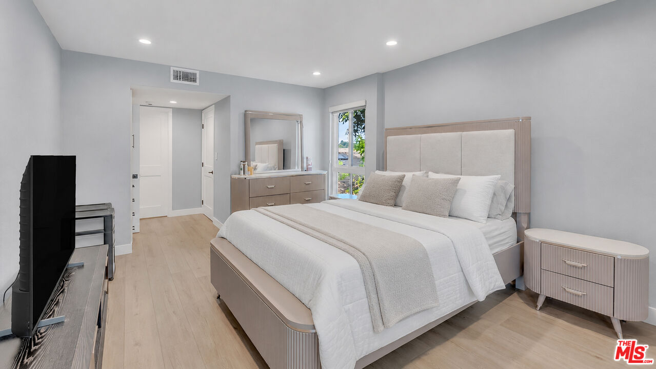 2121 Scott Road, Unit 206 Burbank, CA 91504 - Photo 37 of 39 Gallery Image 37