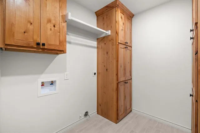 a view of walk in closet