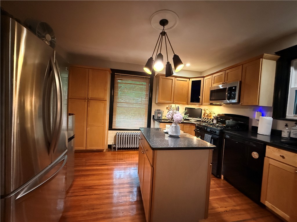 215 Rochambeau Avenue Providence, RI 02906 - Photo 11 of 42