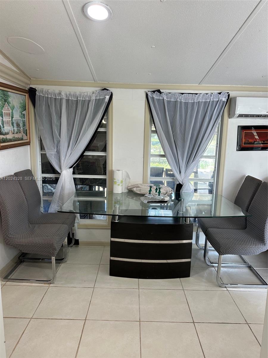 625 North Quebrada Street Clewiston, FL 33440 - Photo 5 of 26 a living room with furniture and a window